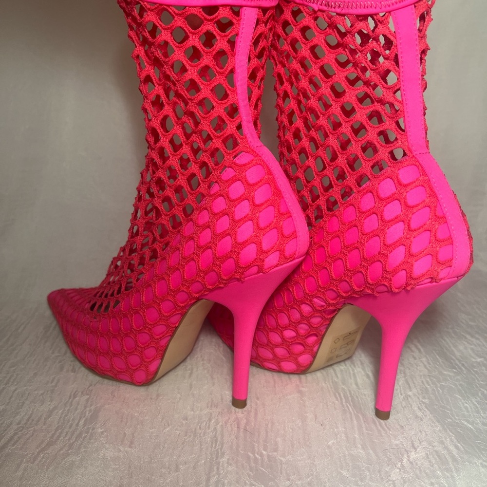 Shelly’s LONDON “Hiedi” heel